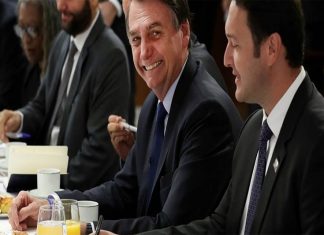 Bolsonaro volta a negar fome no Brasil e cita versículo bíblico