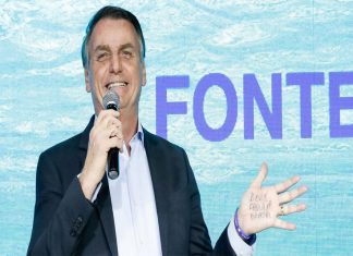 Bolsonaro se compara a personagem do desenho Johnny Bravo; assista