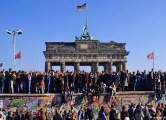 O que levou à queda do Muro de Berlim?