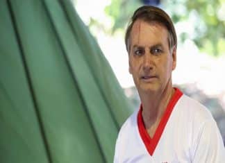 ‘Nós não sabemos quanto de óleo ainda tem no mar’, diz Bolsonaro