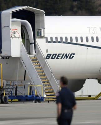 CEO da Boeing renuncia e empresa nomeia David Calhoun como sucessor