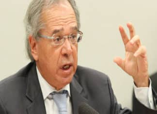 Crítico de servidores ‘parasitas’, Guedes ganha R$ 8,2 mil de auxílios para comer e morar